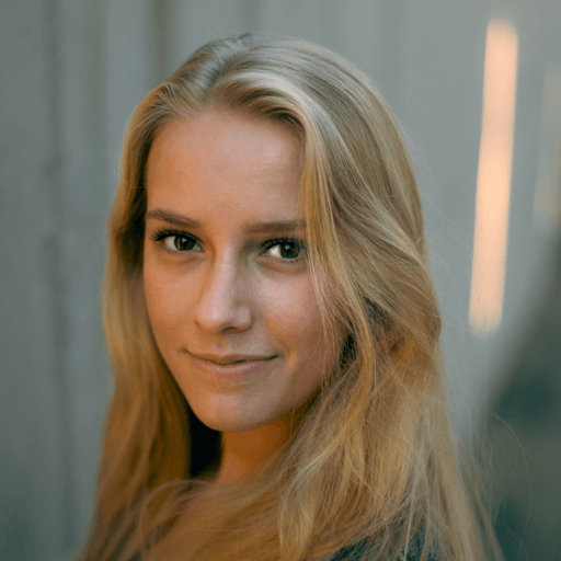 π«π· Elyse K Image